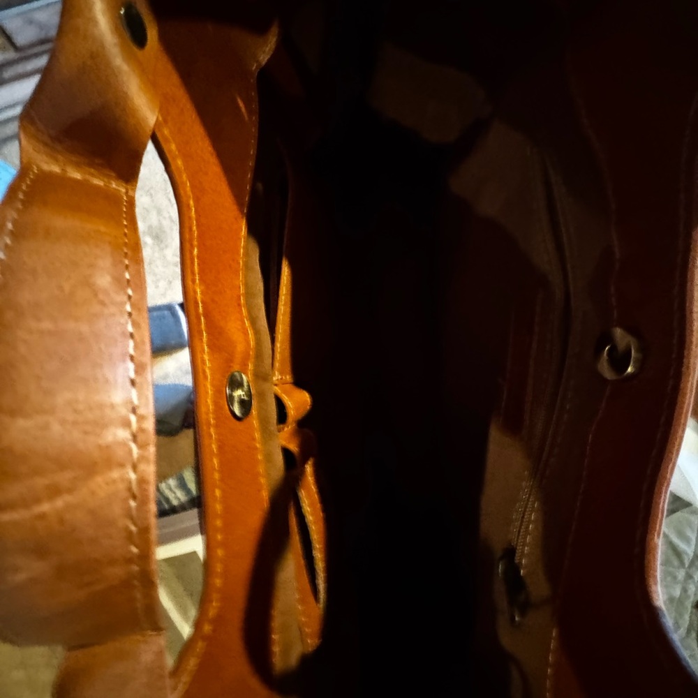 Tannery West Shoulder Bag - Classic Brown - Picture 3 of 7